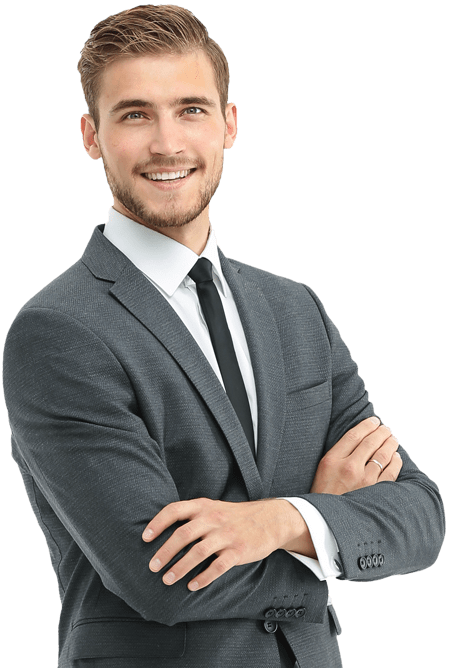 Ein junger Mann im grauen Anzug und mit schwarzer Krawatte steht mit verschränkten Armen da und lächelt selbstbewusst in die Kamera. IFF Akademie - kaufmännische Weiterbildung